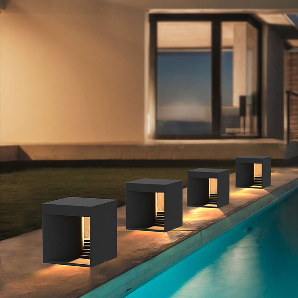 Fenrendale Metal Table Lamp-Moonnatur