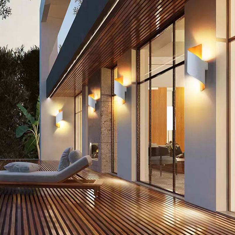 Travin Modern Conch Shape Spiral Outdoor Wall Lamp, Black/White/Gold - Neutralighting