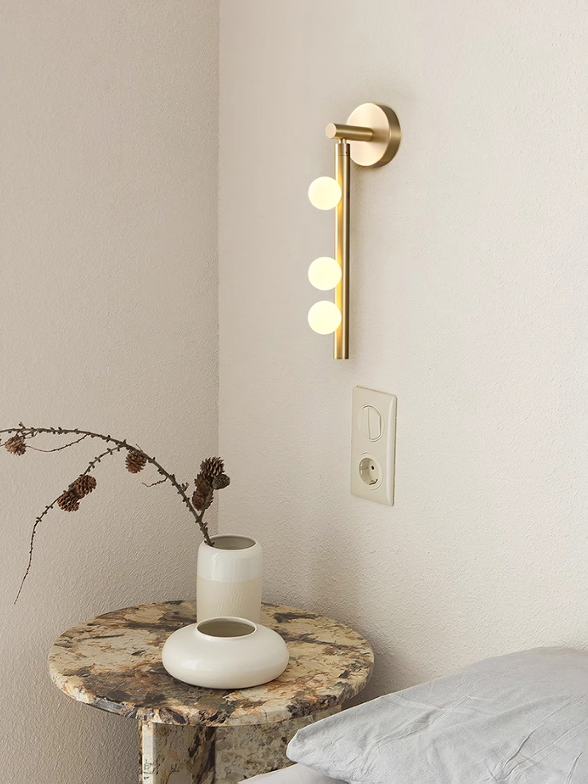 Zyvora Brass Wall Lamp-Moonnatur