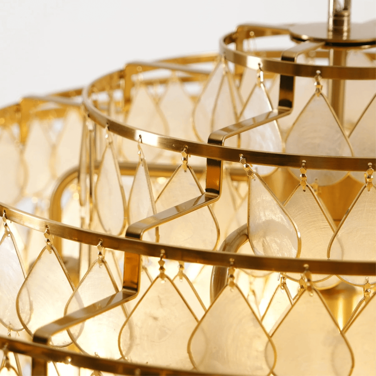 Savenwyn Shell Chandelier-Moonnatur