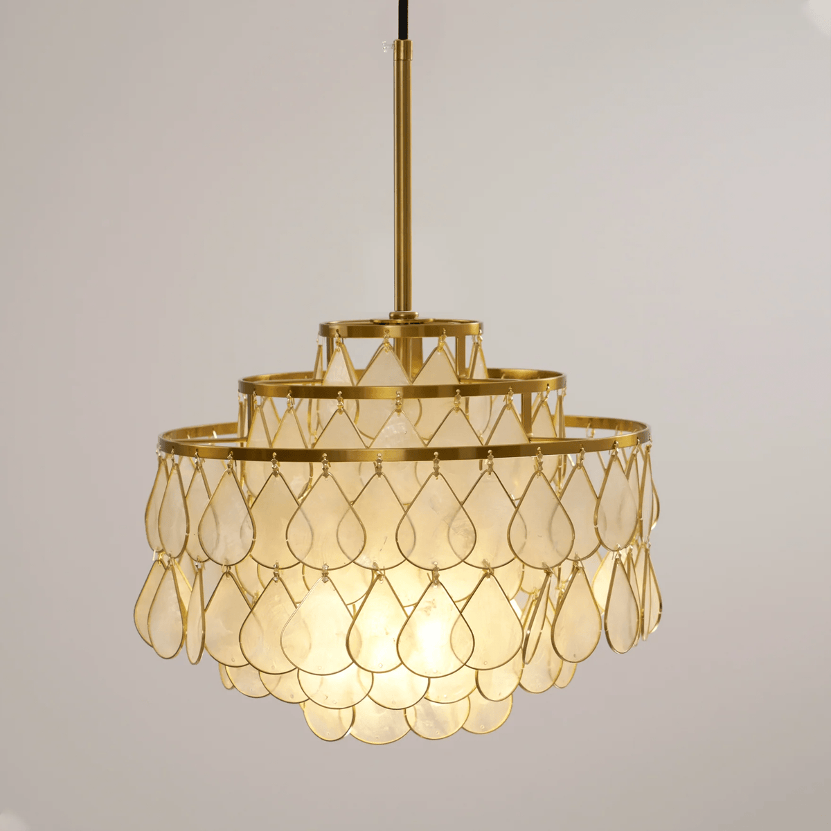 Savenwyn Shell Chandelier-Moonnatur