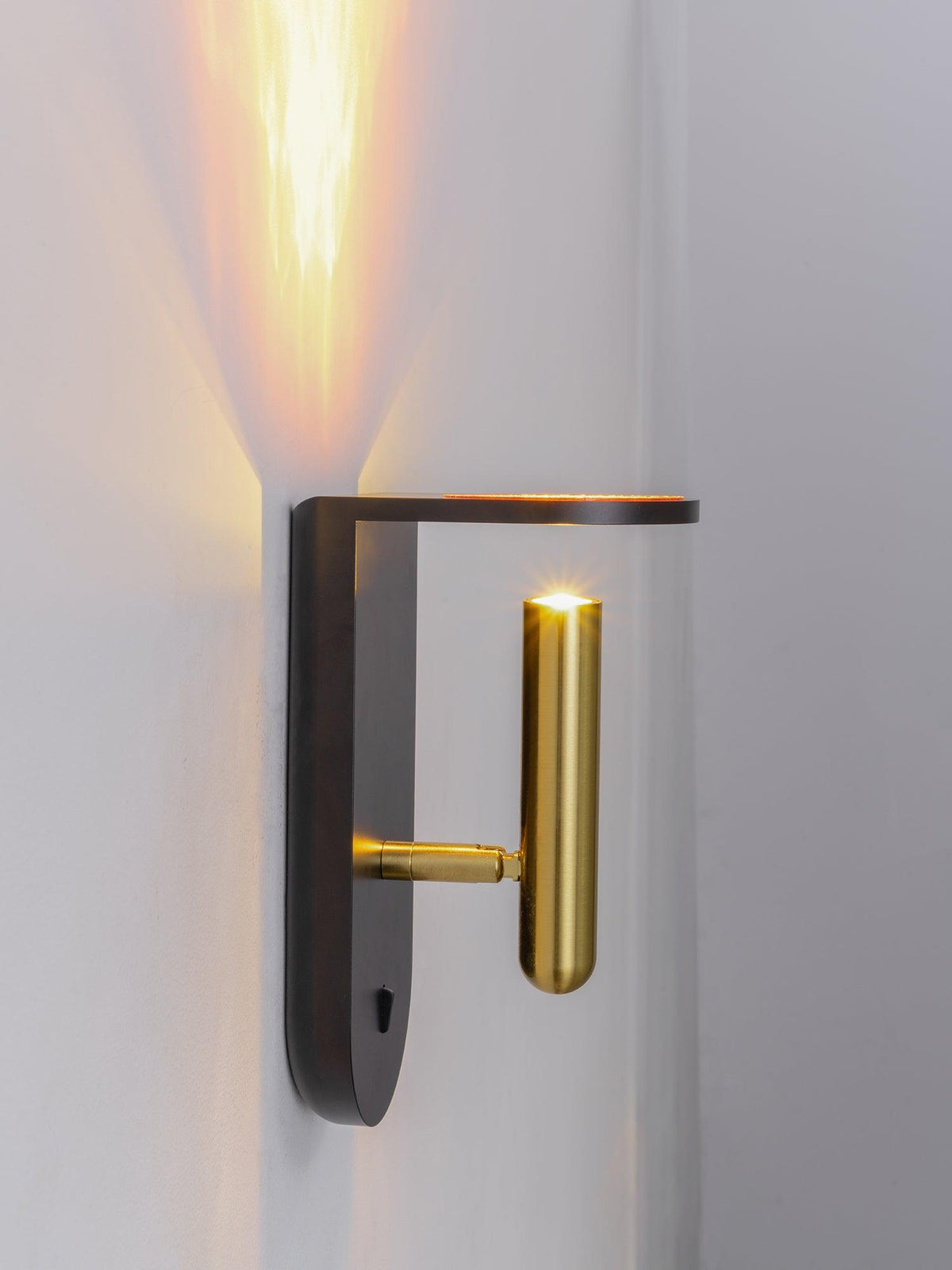 Xerenora Aluminium Wall Light-Moonnatur