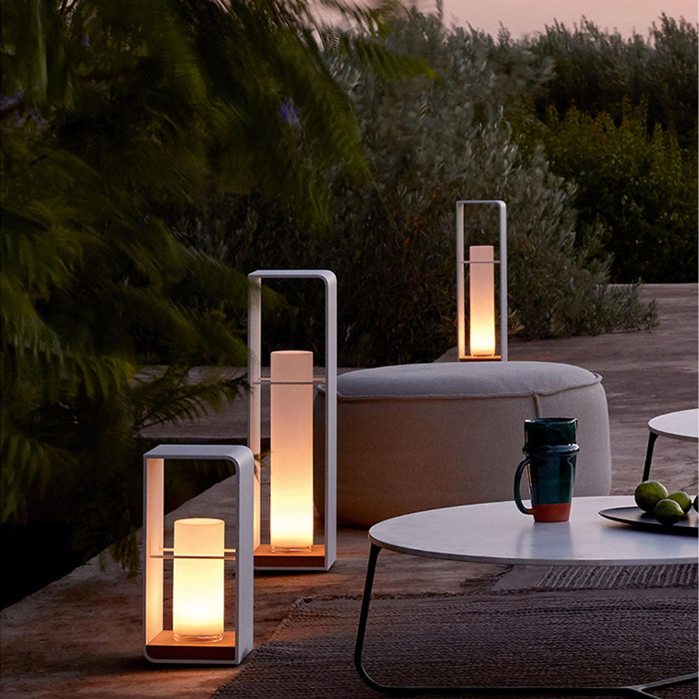 Oakenvale Acrylic Floor Lamp-Moonnatur
