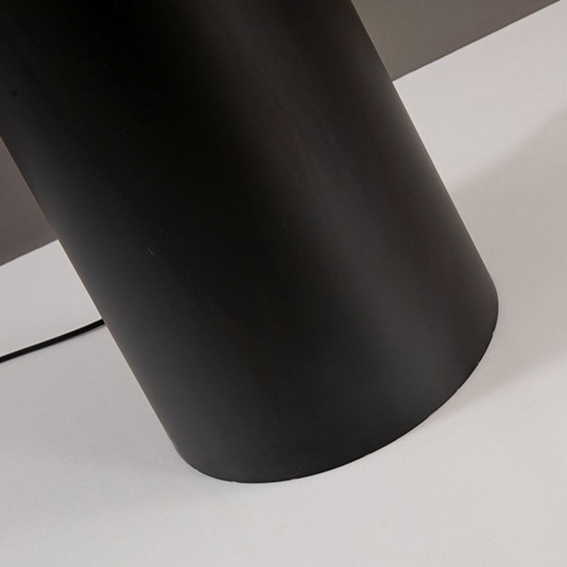 Penrelevia Metal Floor Lamp-Moonnatur