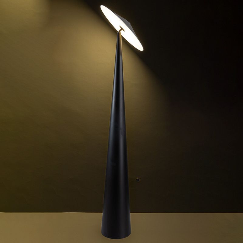 Penrelevia Metal Floor Lamp-Moonnatur
