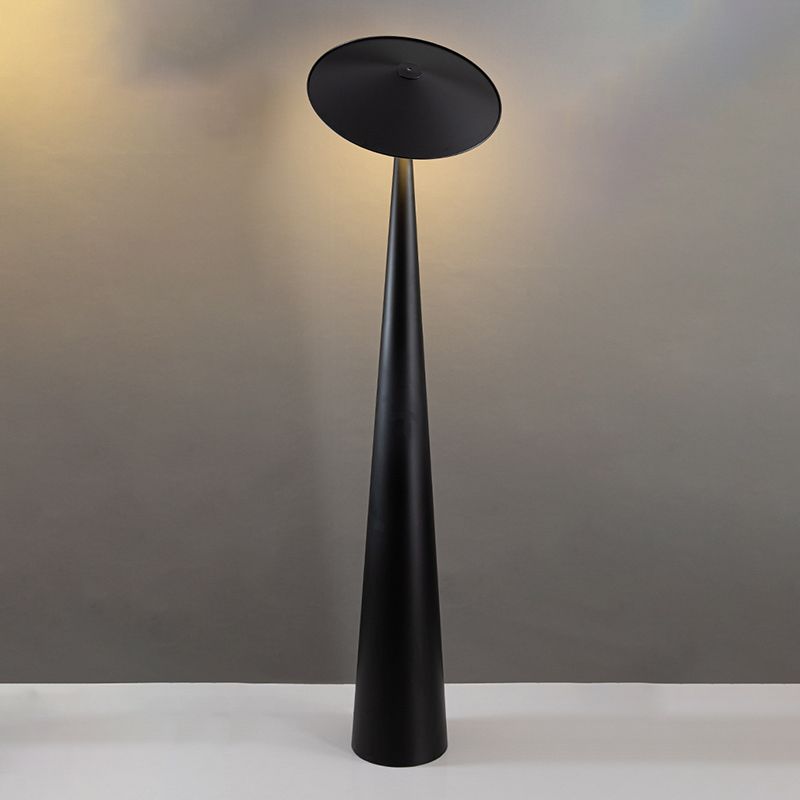 Penrelevia Metal Floor Lamp-Moonnatur