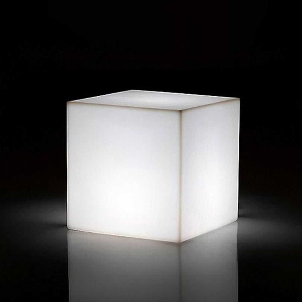 Cardelara Polyethylene Outdoor Light-Moonnatur