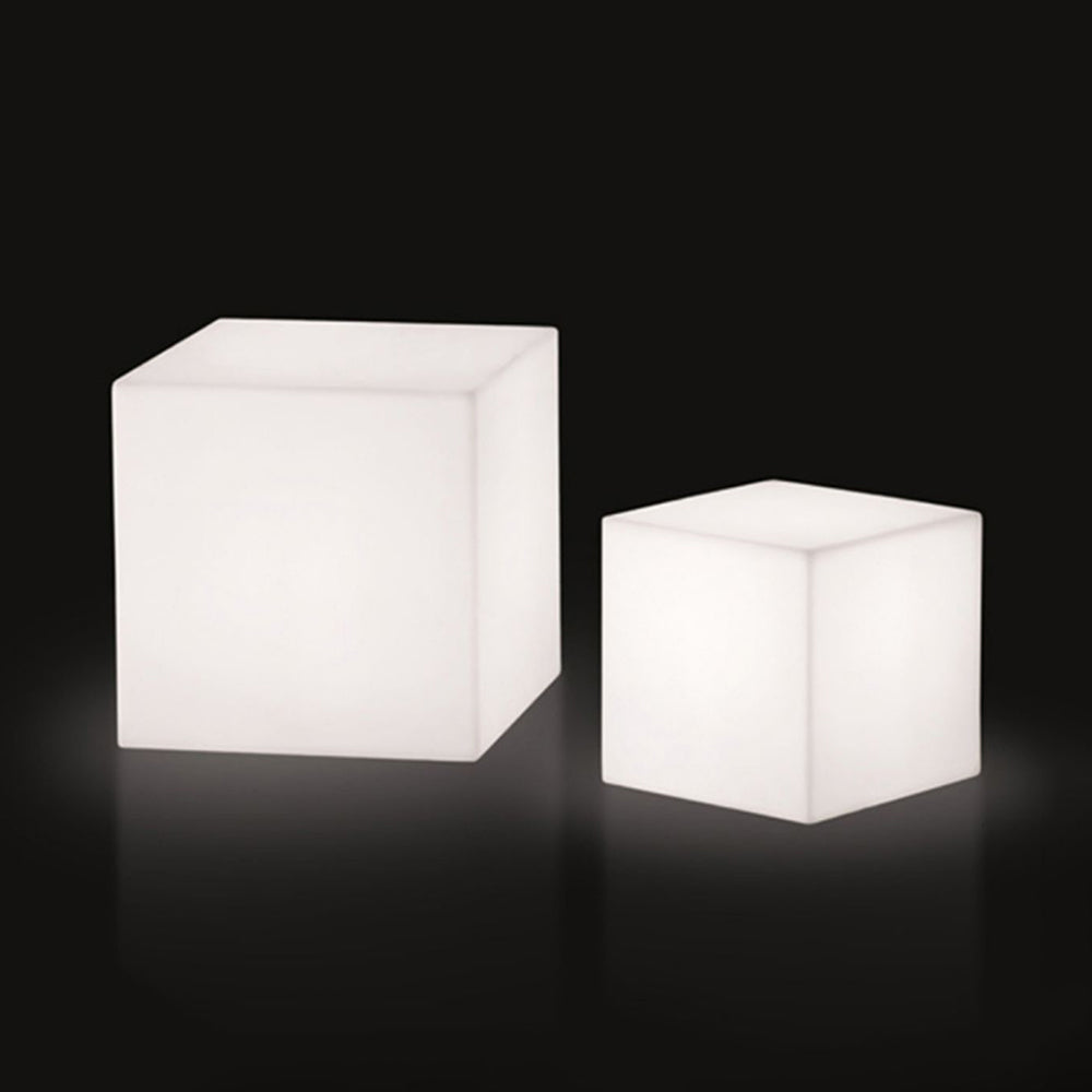 Cardelara Polyethylene Outdoor Light-Moonnatur