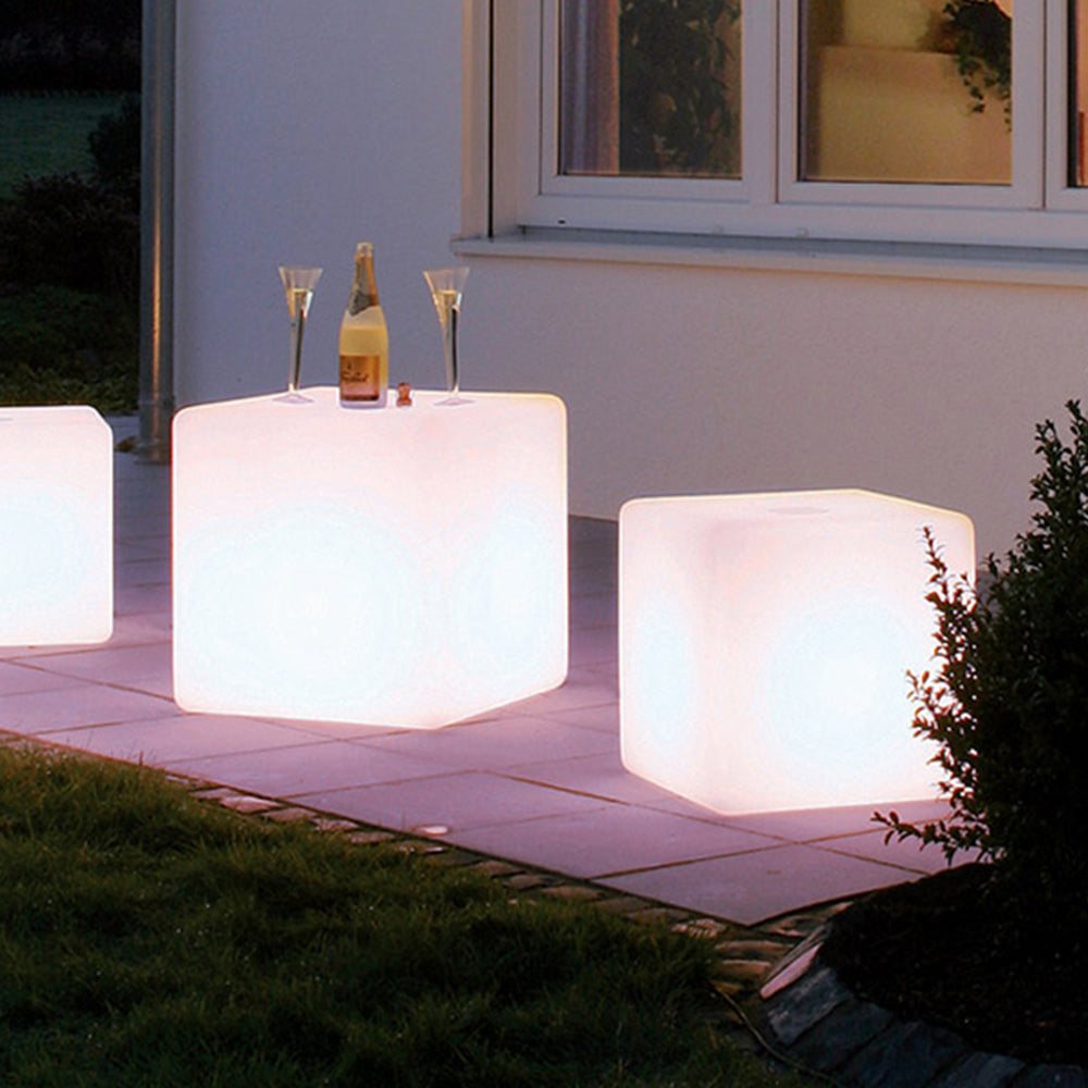 Cardelara Polyethylene Outdoor Light-Moonnatur