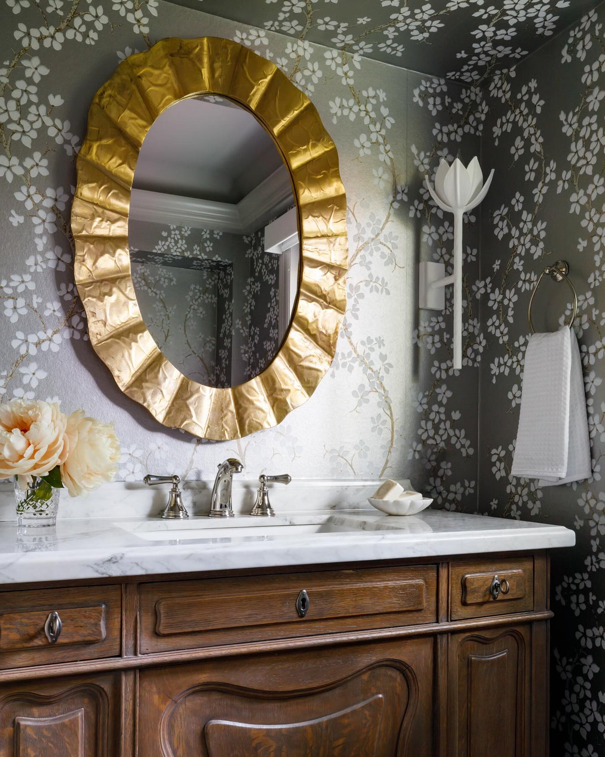 Lathengrove Brass Wall Light-Moonnatur
