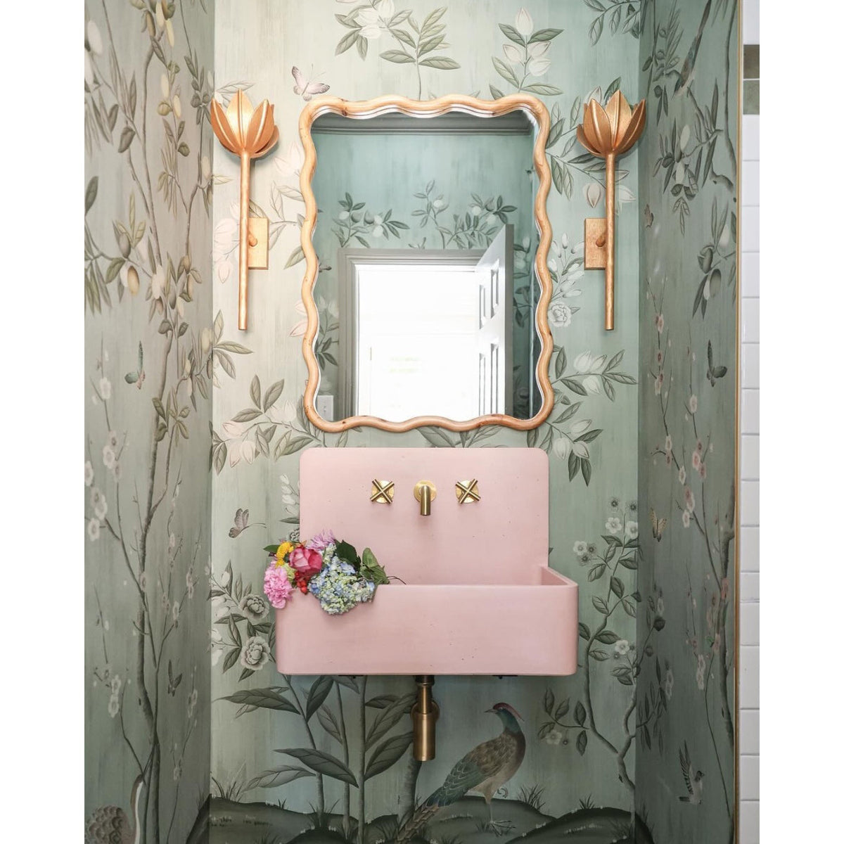 Lathengrove Brass Wall Light-Moonnatur
