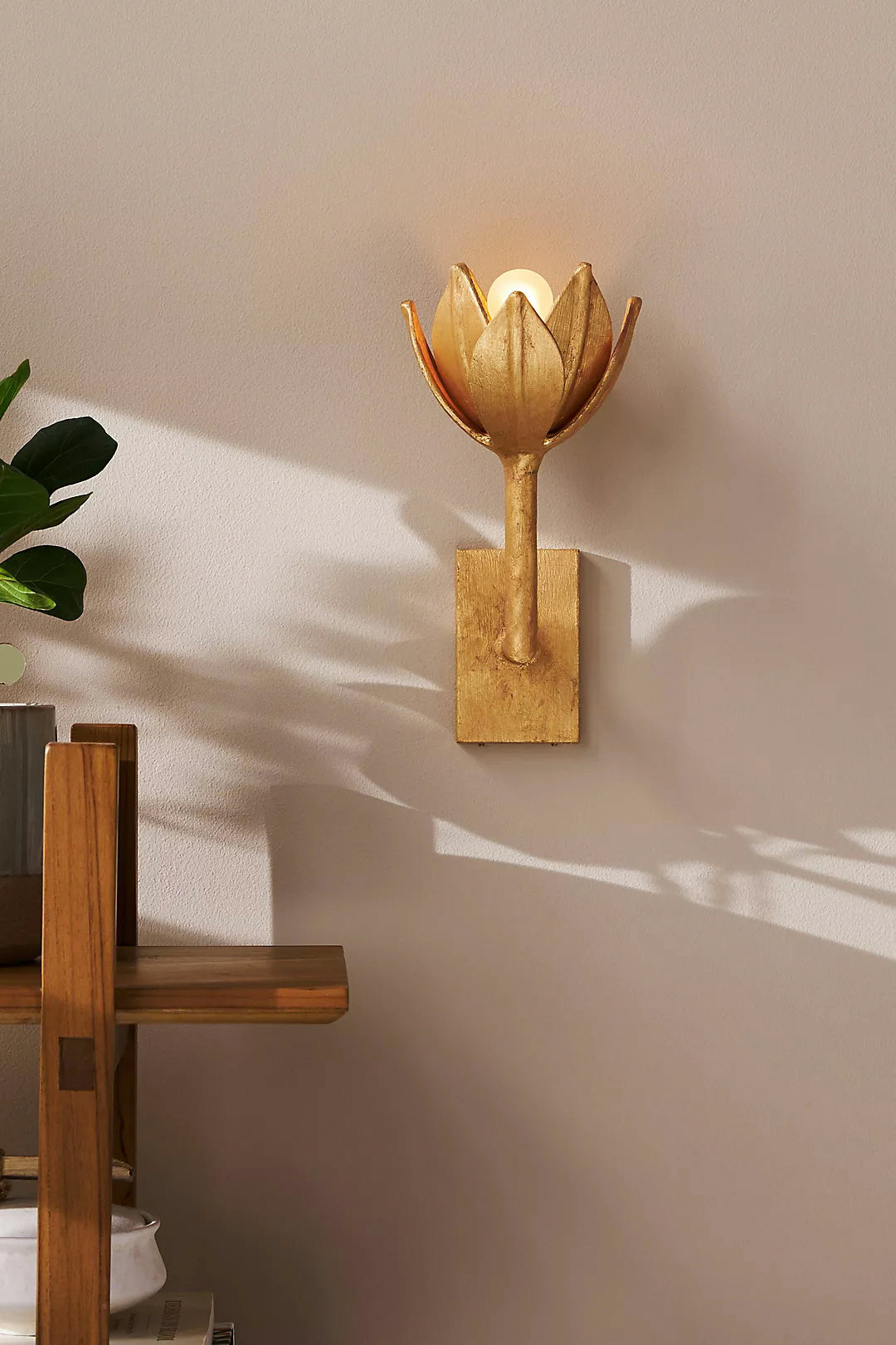 Lathengrove Brass Wall Light-Moonnatur