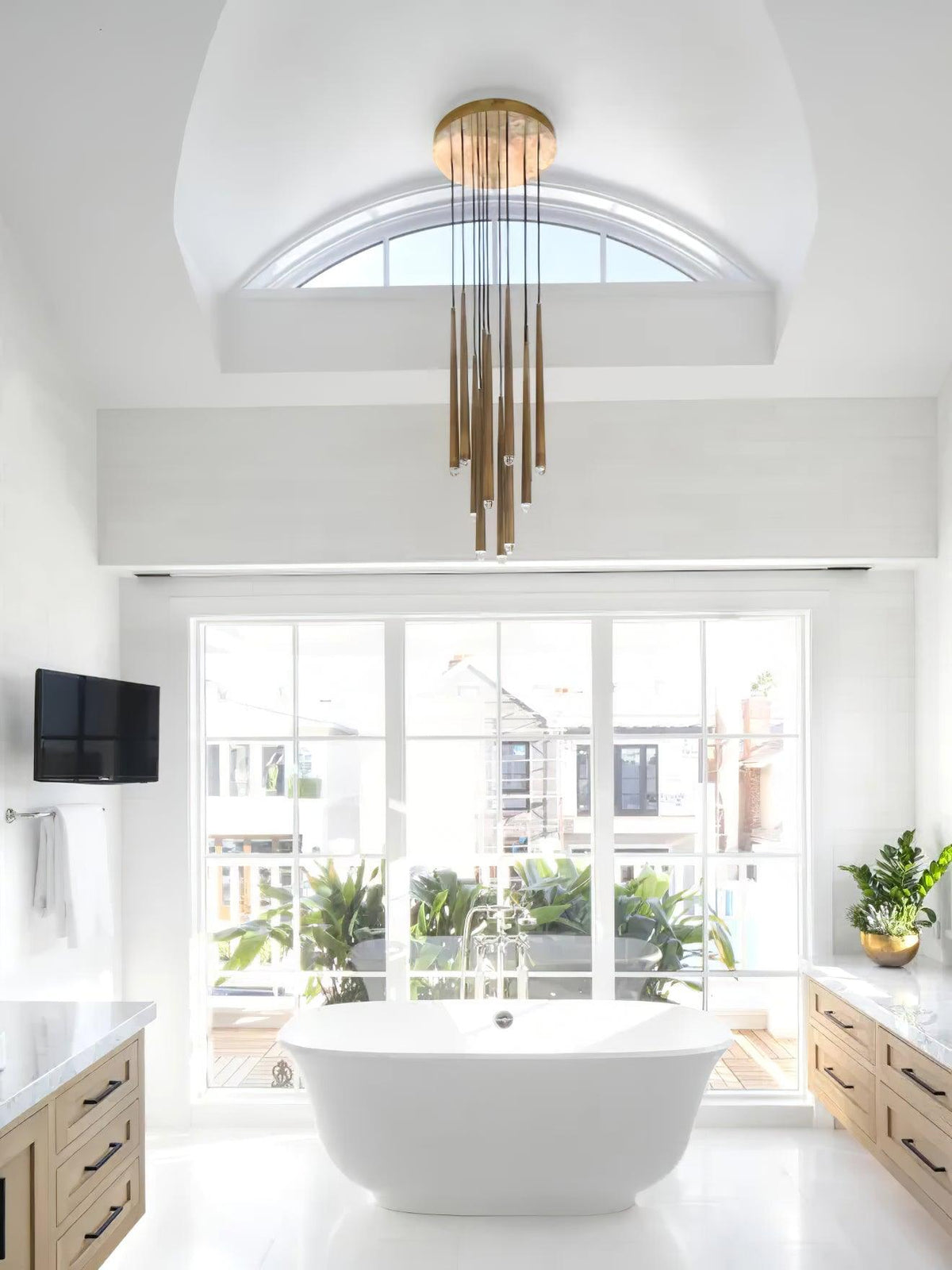 Nethenoria Crystal Chandelier-Moonnatur