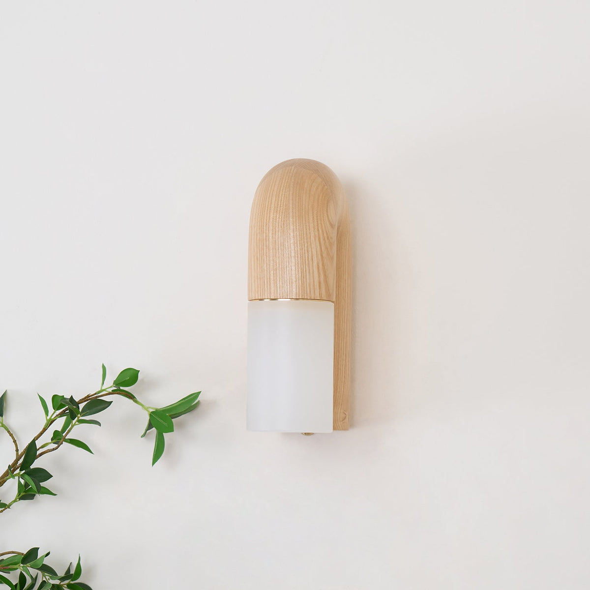 Ymeria Wood Wall Lamp-Moonnatur
