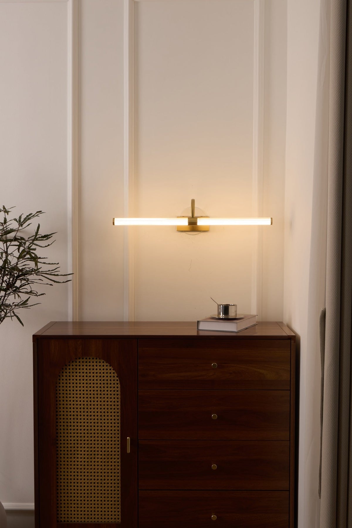 Yvaria Acrylic Wall Light-Moonnatur