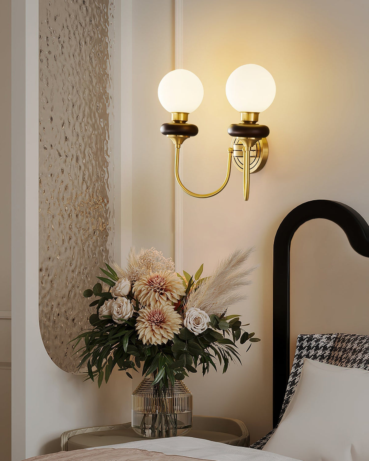 Lareneth Glass Wall Light-Moonnatur