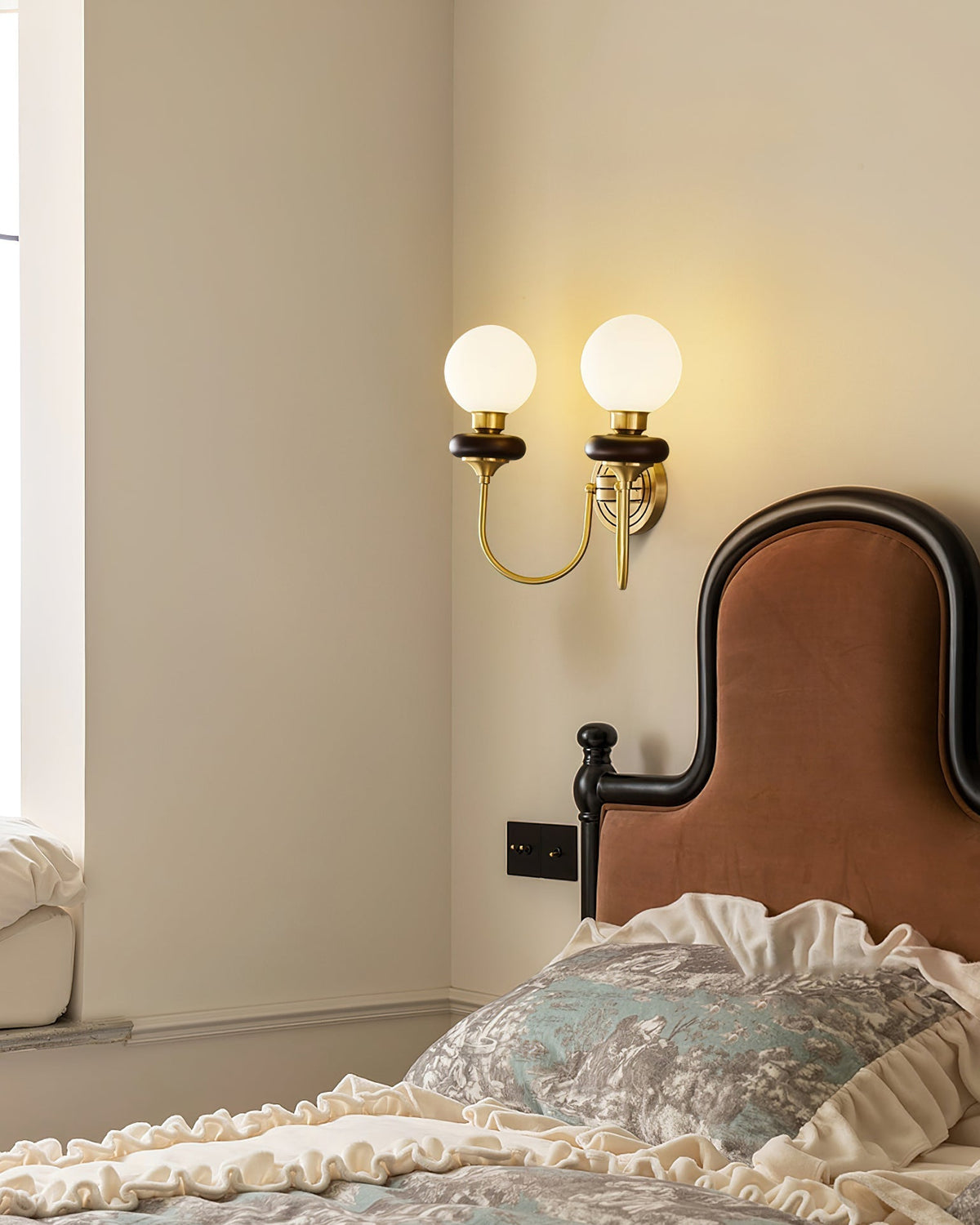 Lareneth Glass Wall Light-Moonnatur