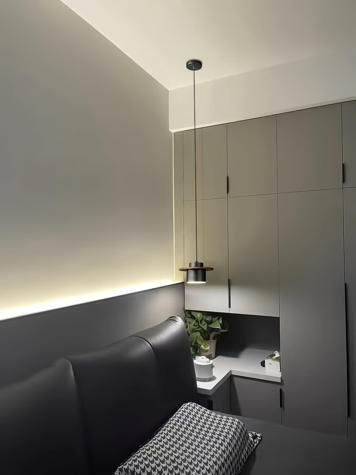 Roweniel Brass Pendant Light-Moonnatur
