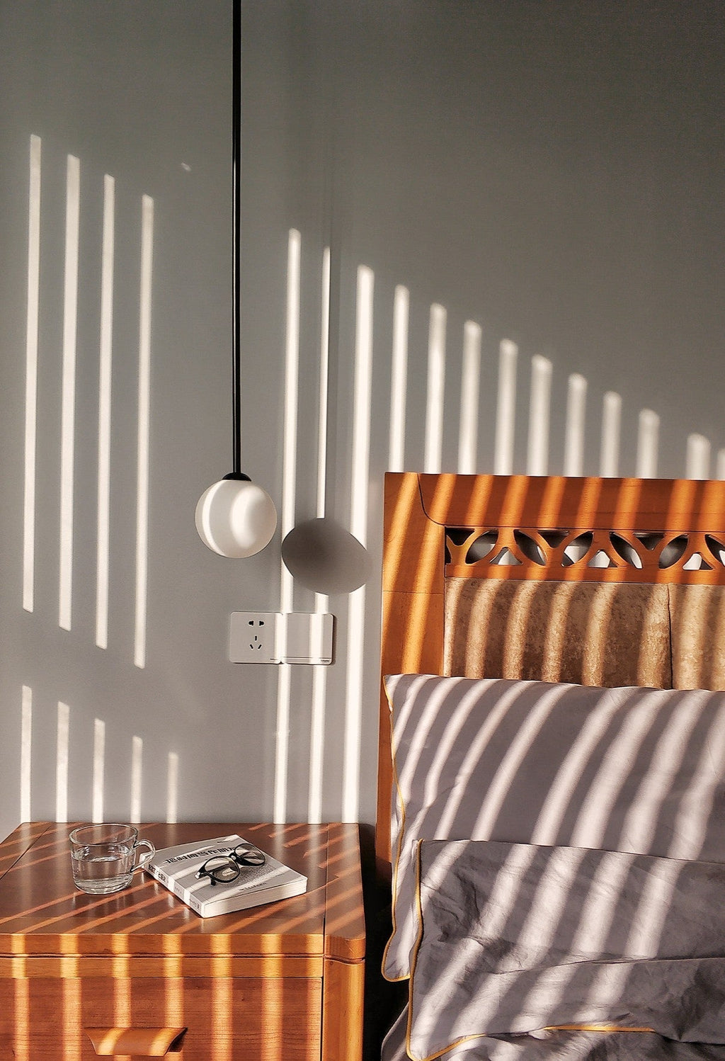 Zevella Glass Pendant Lamp-Moonnatur