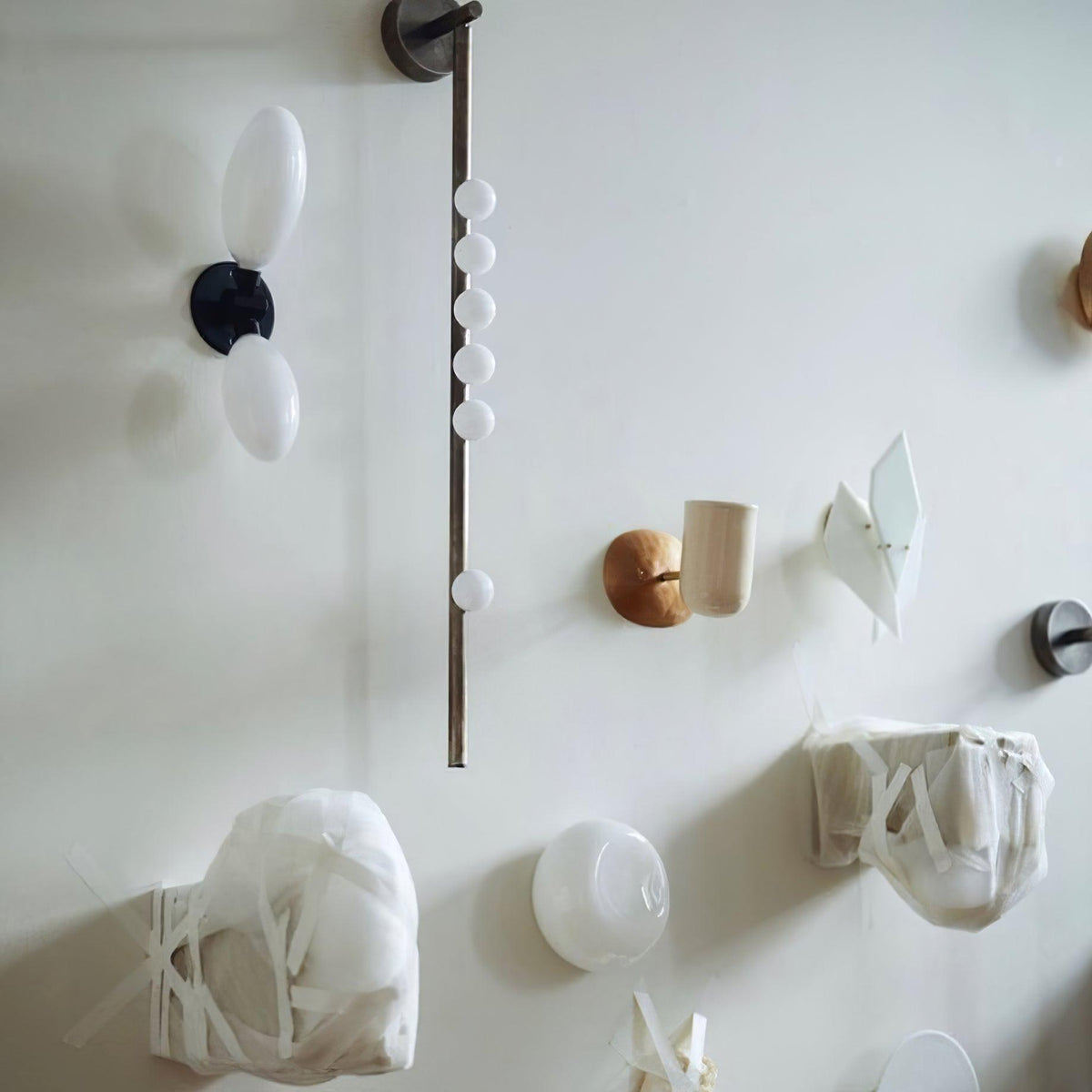 Zyvora Brass Wall Lamp-Moonnatur