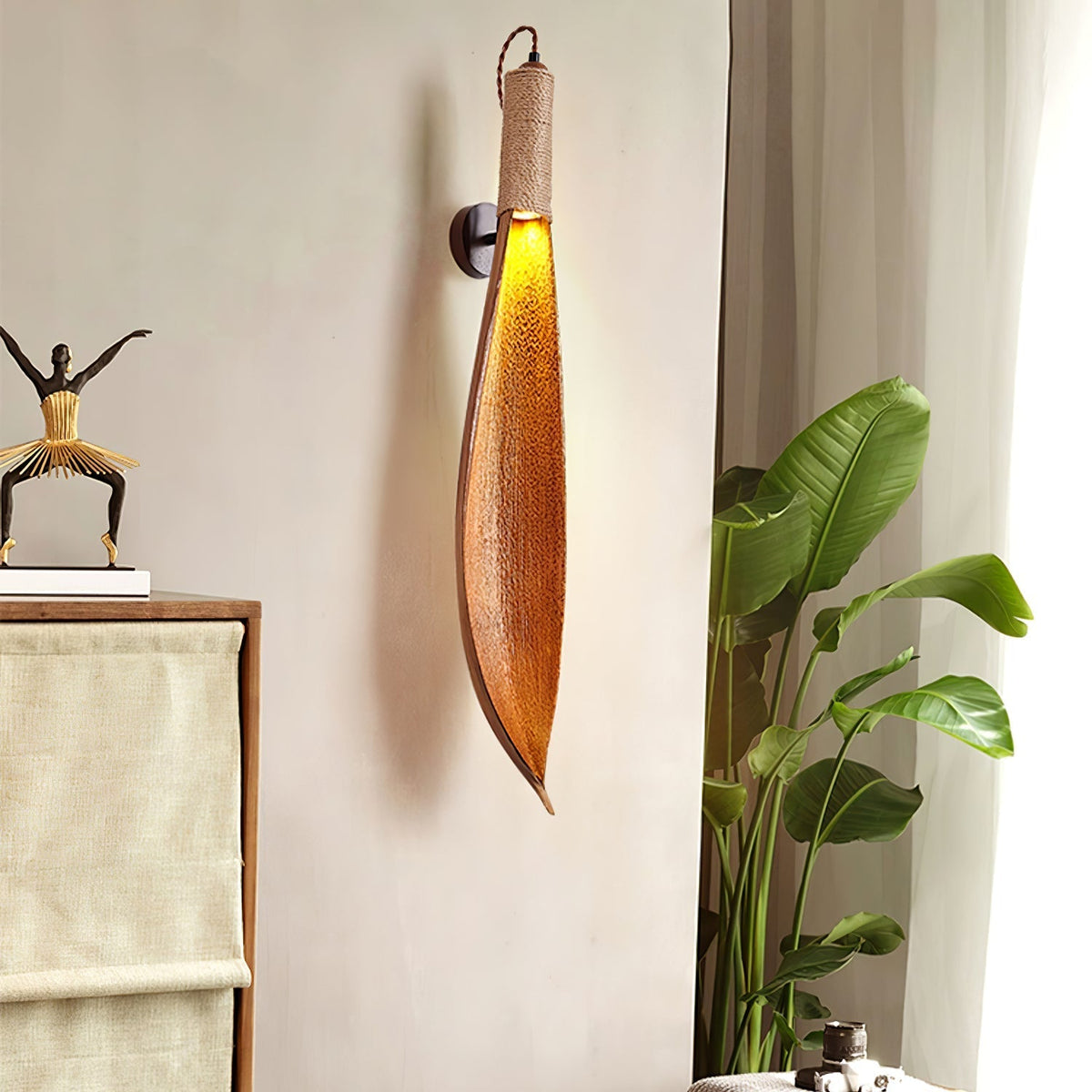 Fennera Cocoa Leaf Wall Light-Moonnatur