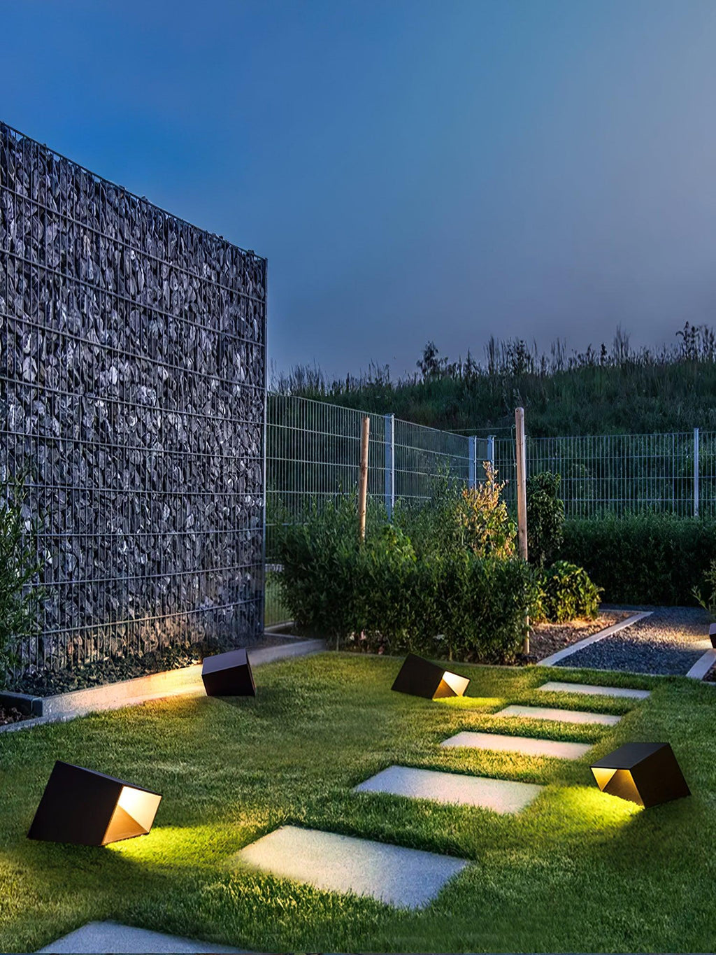 Pavora Steel Lamp-Moonnatur