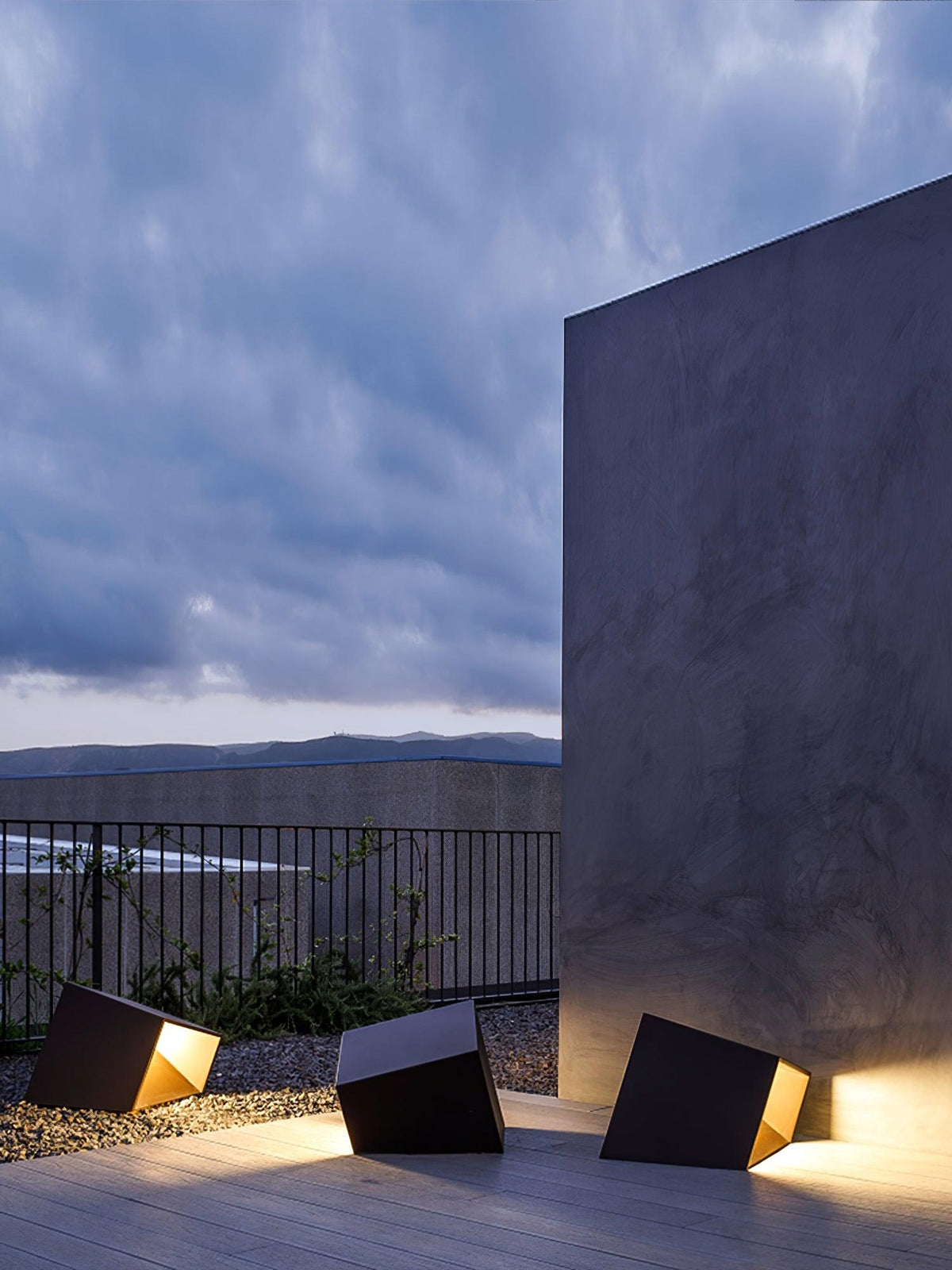 Pavora Steel Lamp-Moonnatur