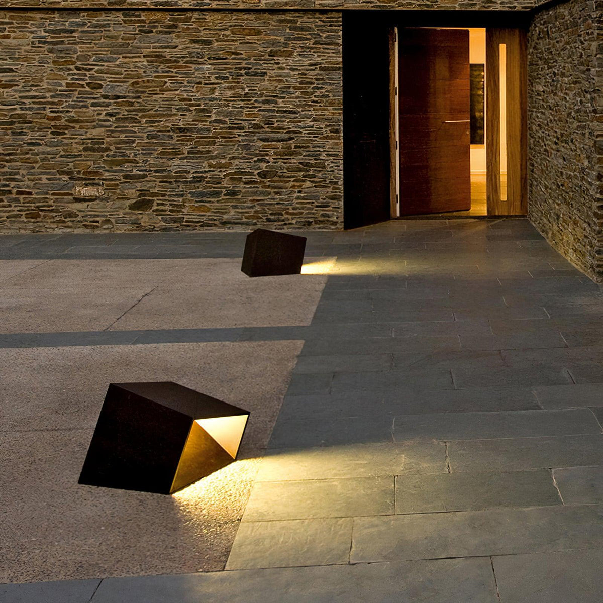 Pavora Steel Lamp-Moonnatur