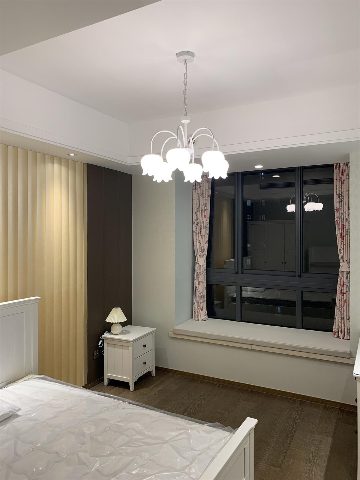 Wyrenera Acrylic Chandelier-Moonnatur