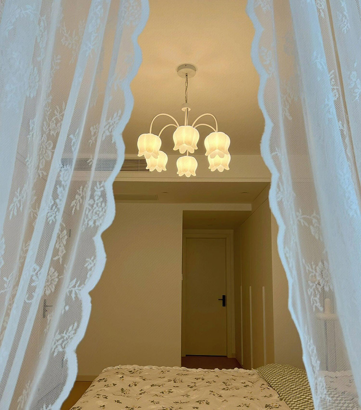 Wyrenera Acrylic Chandelier-Moonnatur