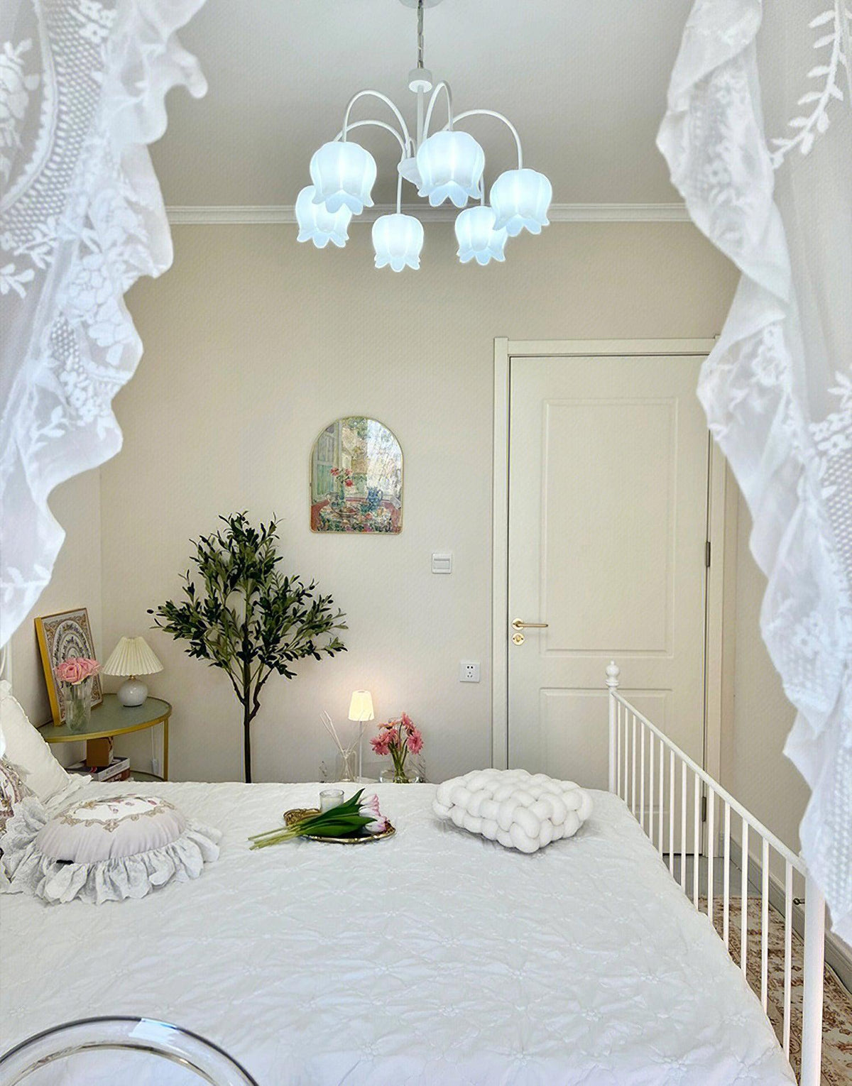 Wyrenera Acrylic Chandelier-Moonnatur