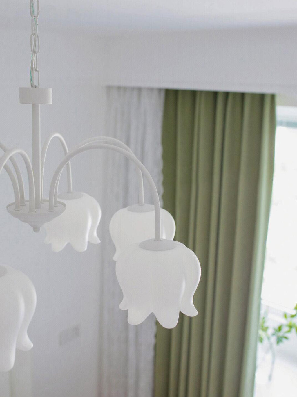 Wyrenera Acrylic Chandelier-Moonnatur