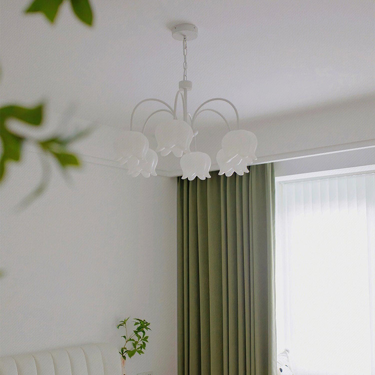 Wyrenera Acrylic Chandelier-Moonnatur