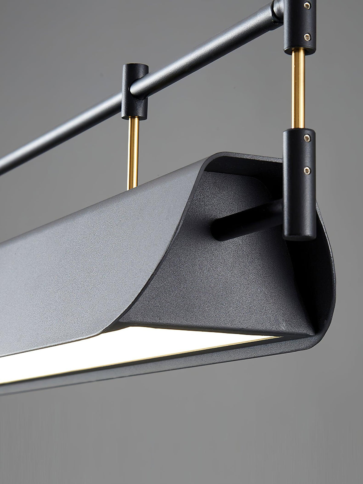 Esvora Metal Chandelier-Moonnatur