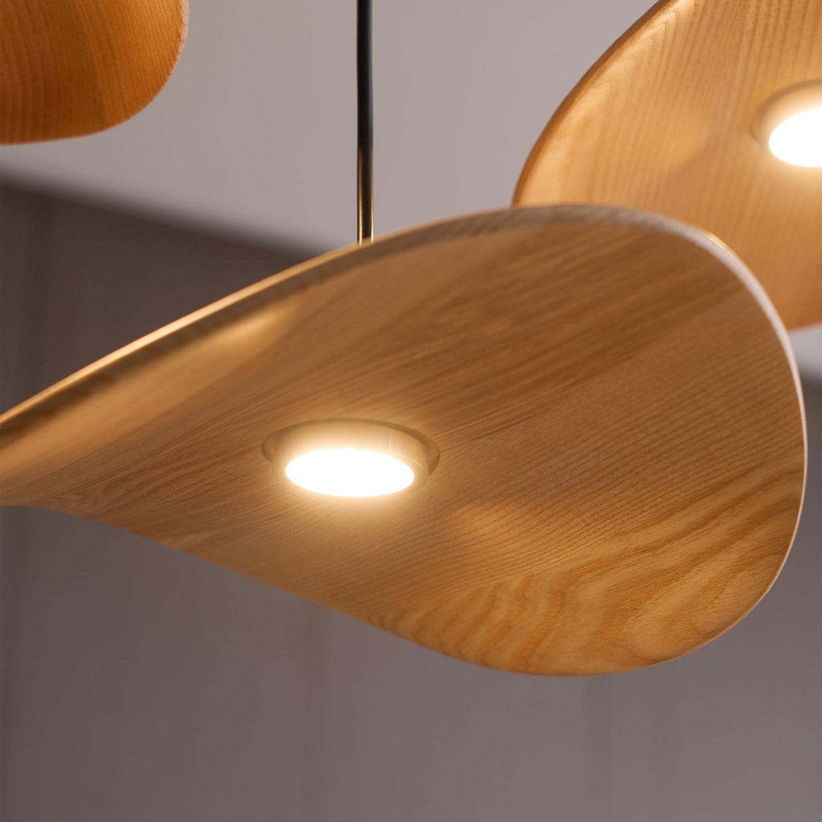 Kiranaria Wood Chandelier-Moonnatur