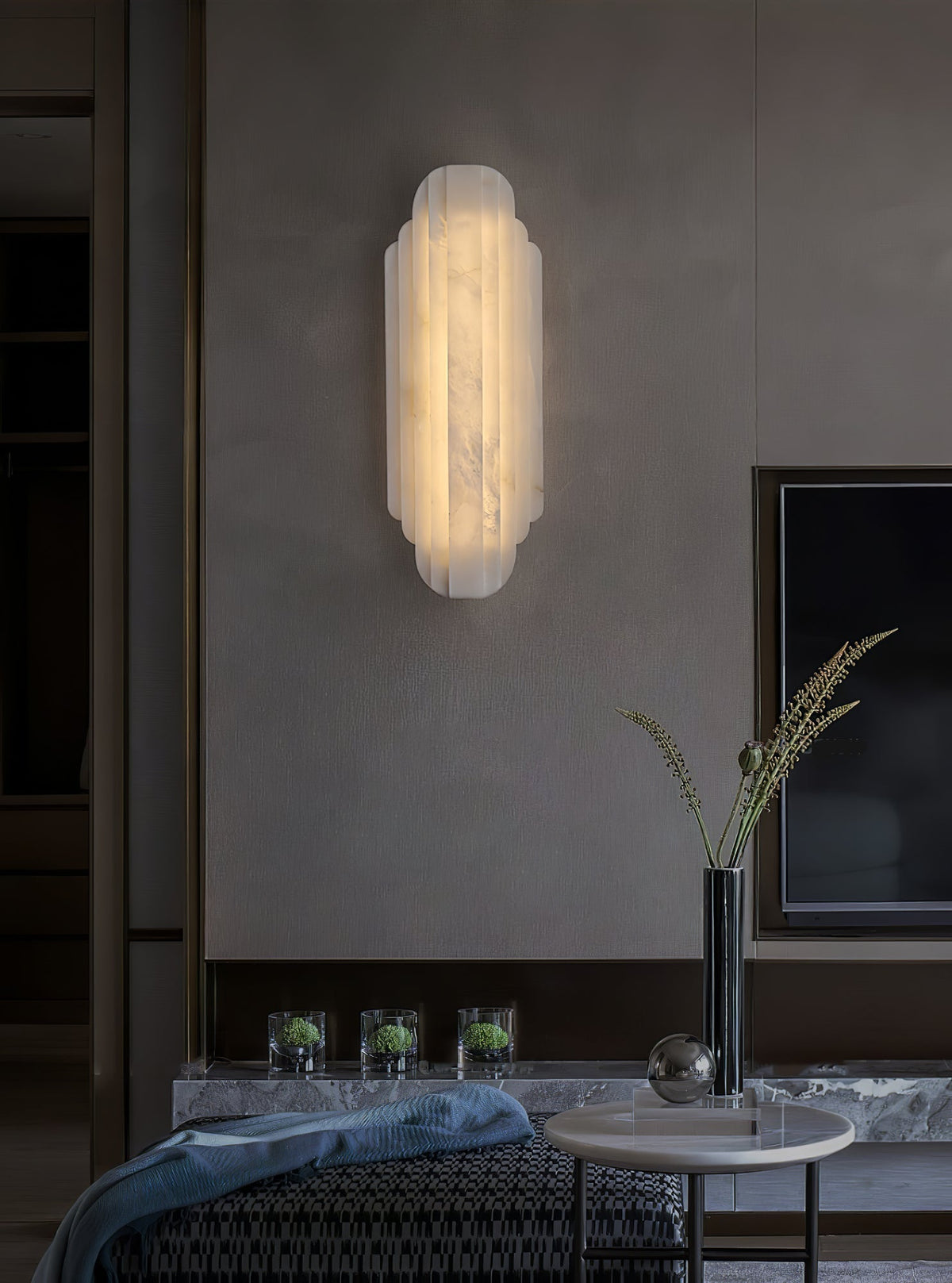 Tildenevia Alabaster Wall Light-Moonnatur