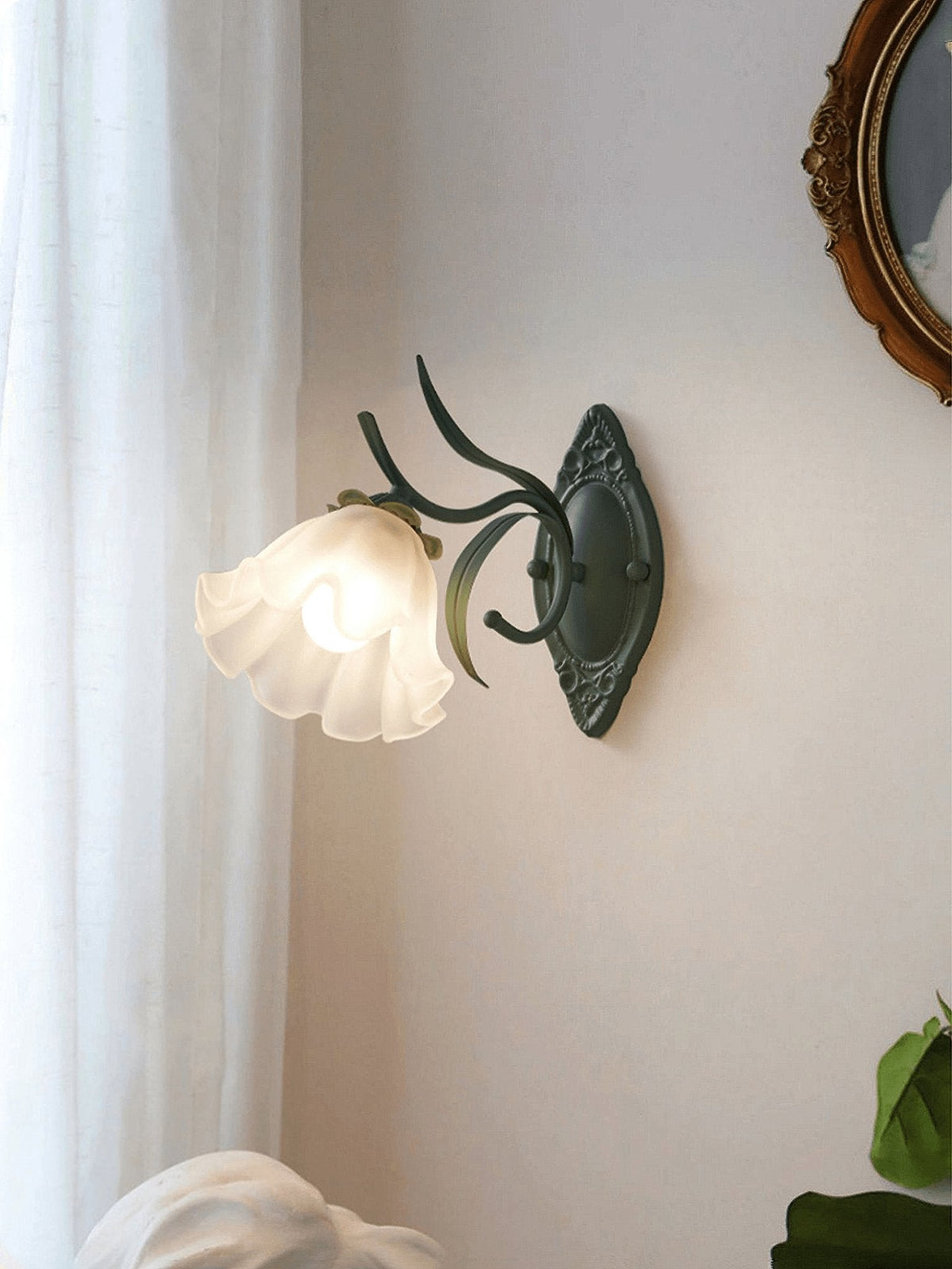 Kelmere Glass Wall Light-Moonnatur