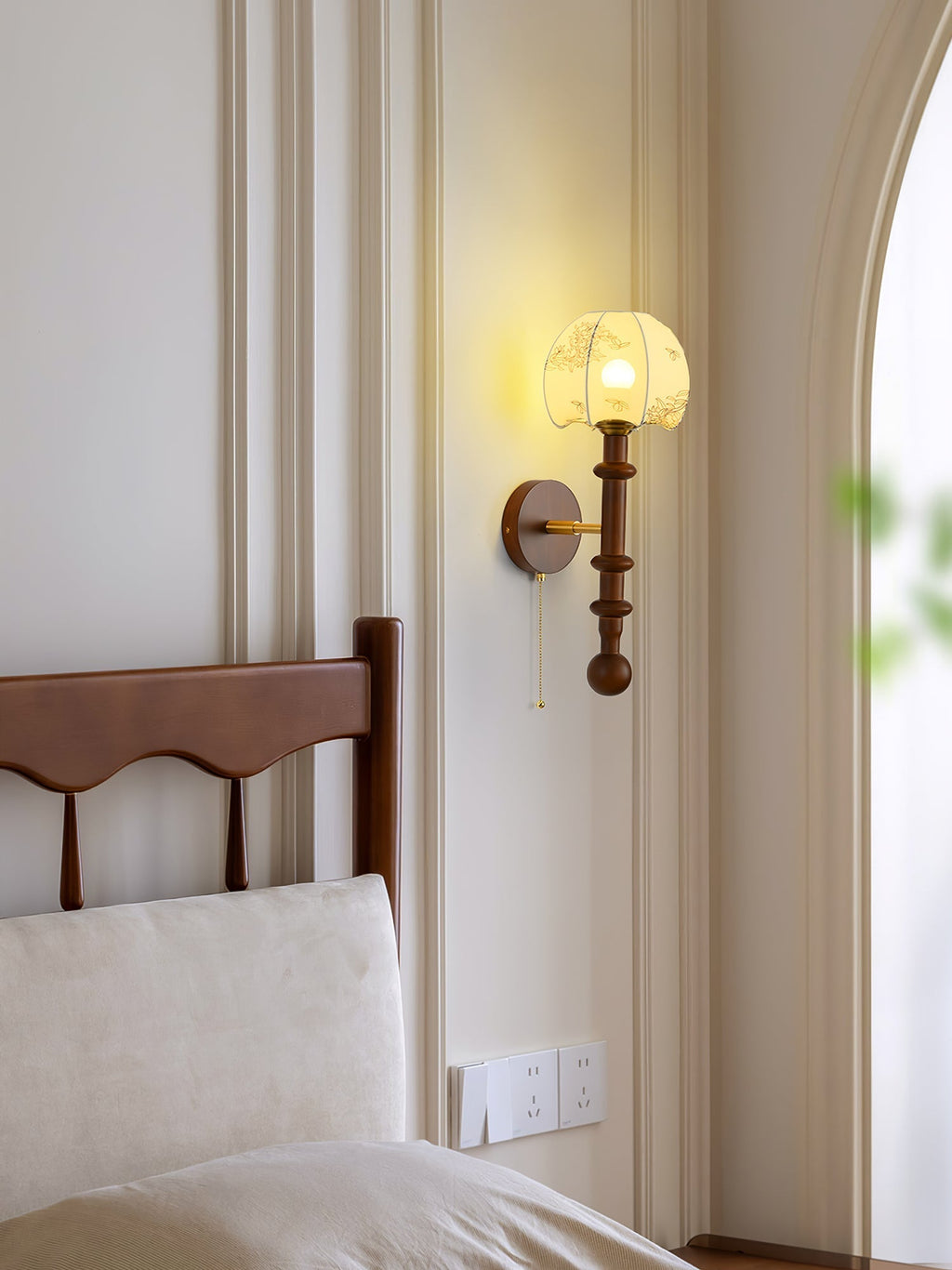 Ysolia Wood Wall Lamp-Moonnatur