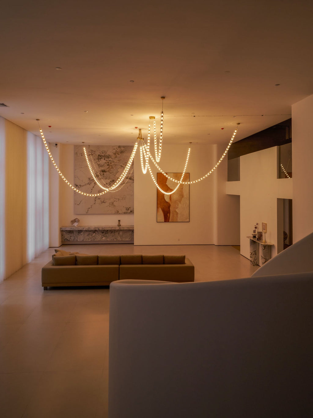 Myrenwyn Acrylic Chandelier-Moonnatur