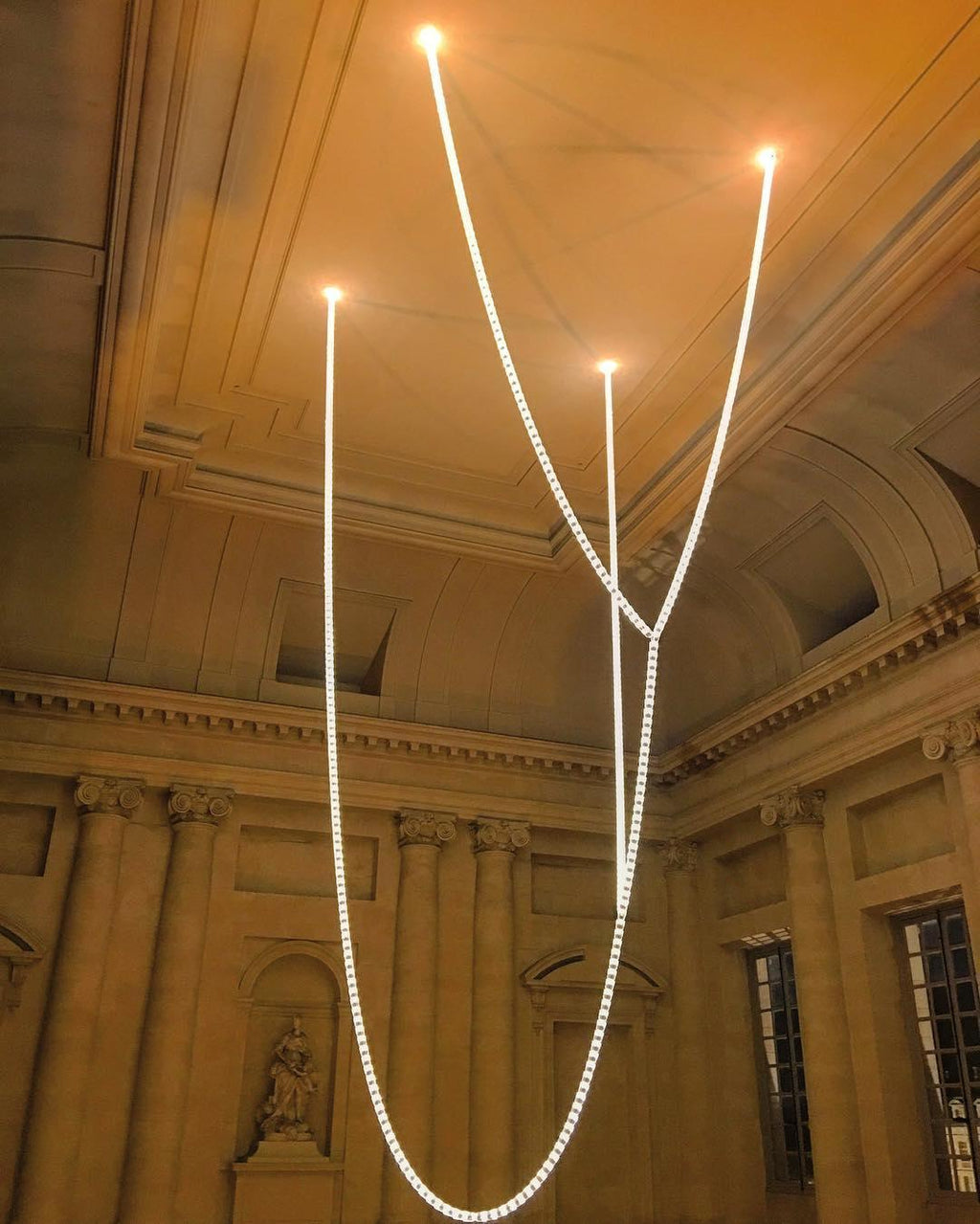 Hadrenis Acrylic Chandelier-Moonnatur