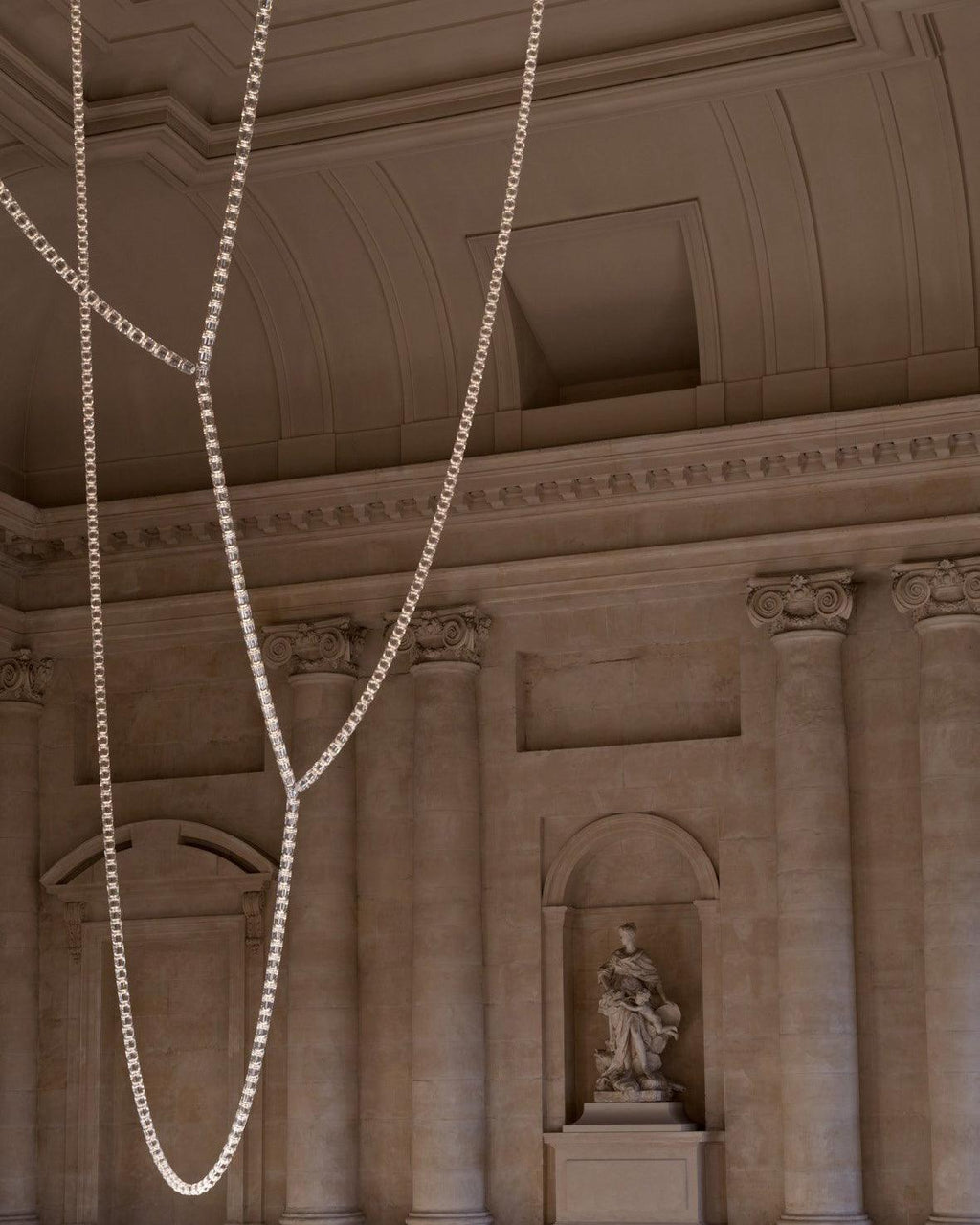 Hadrenis Acrylic Chandelier-Moonnatur