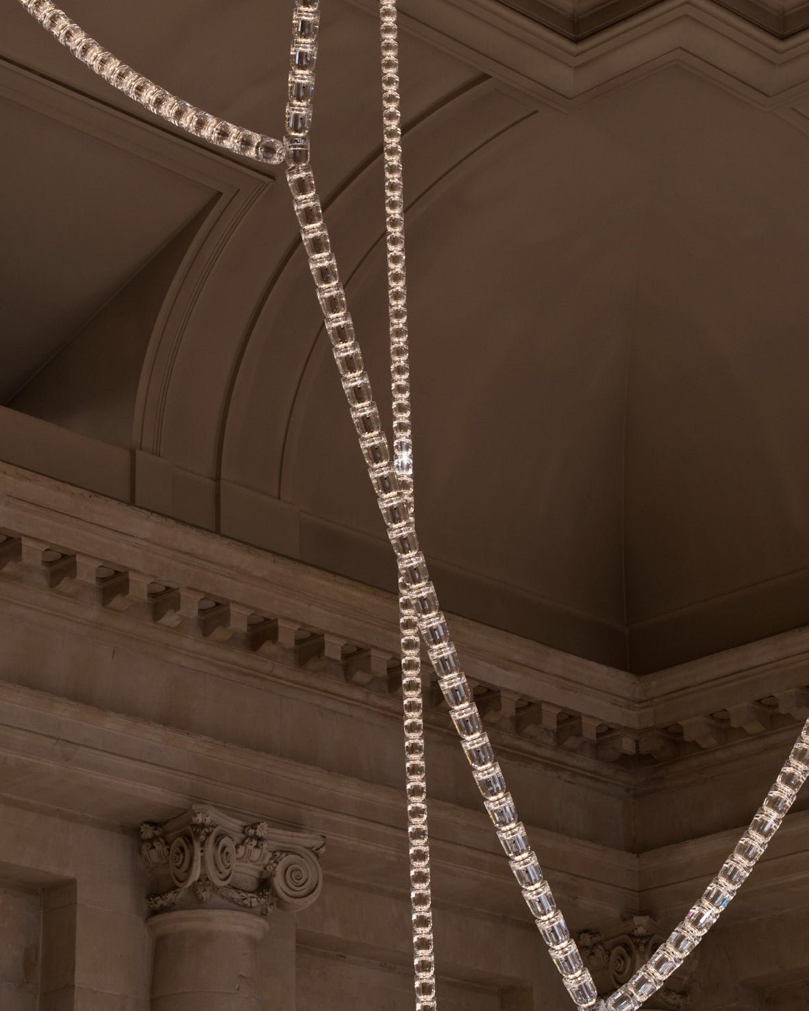 Hadrenis Acrylic Chandelier-Moonnatur