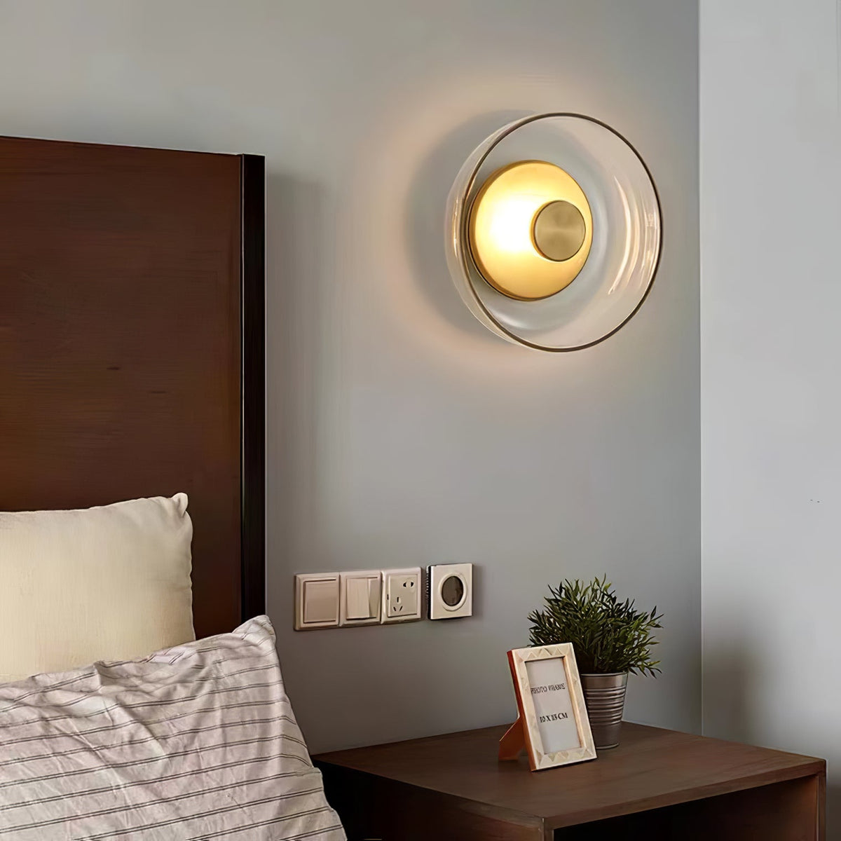 Ilvanna Glass Wall Light-Moonnatur