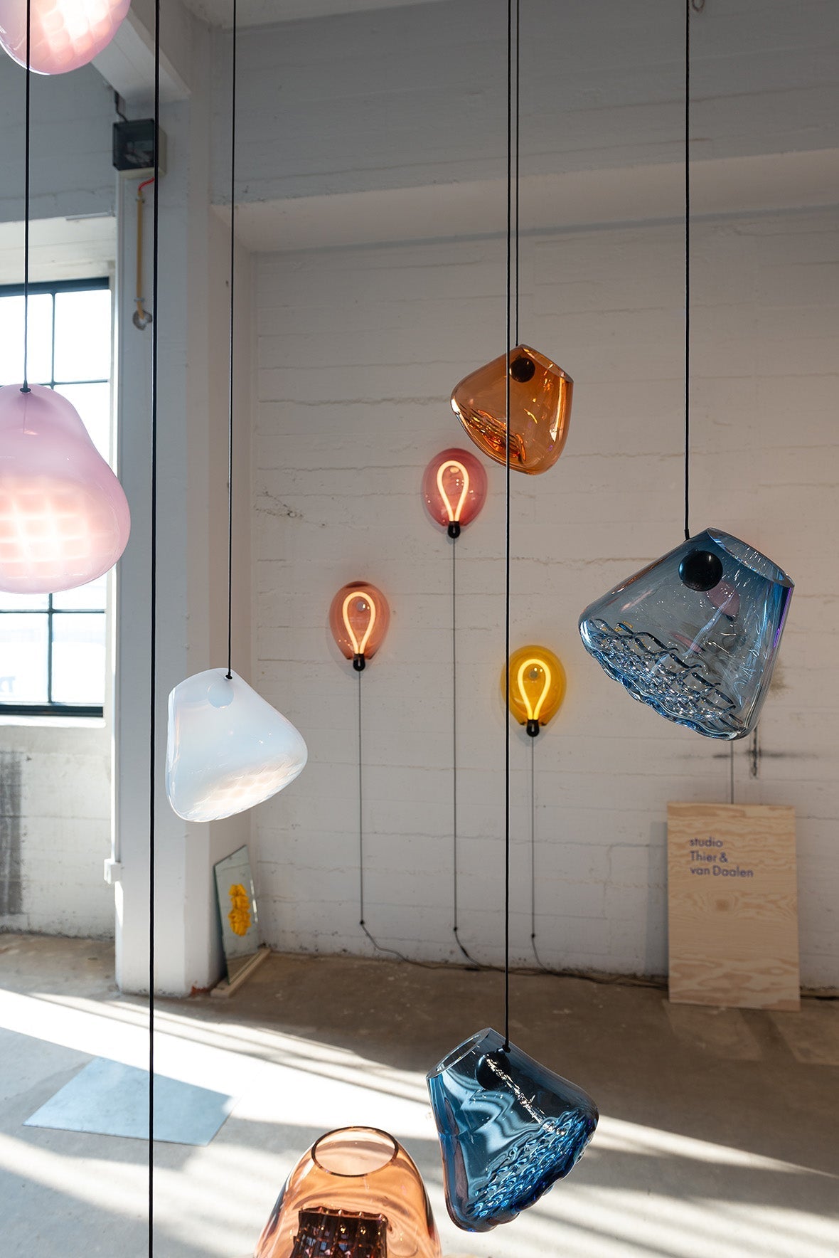 Aldenora Glass Pendant Light-Moonnatur