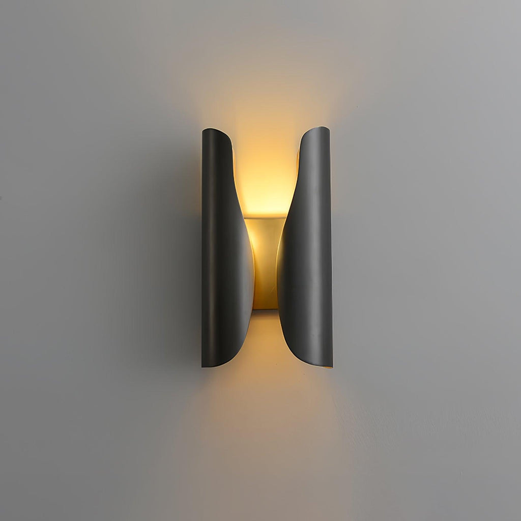 Verrenlyn Brass Wall Light-Moonnatur