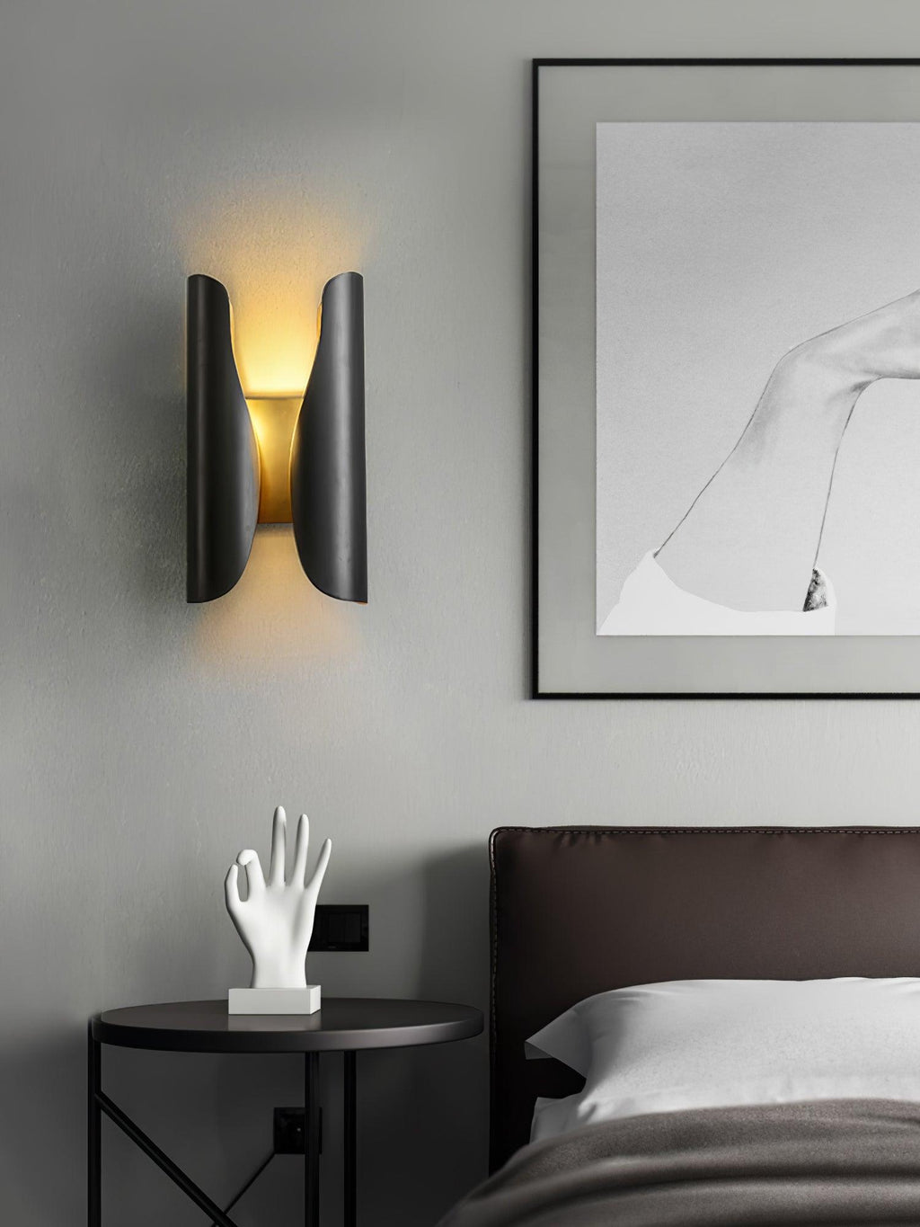 Verrenlyn Brass Wall Light-Moonnatur