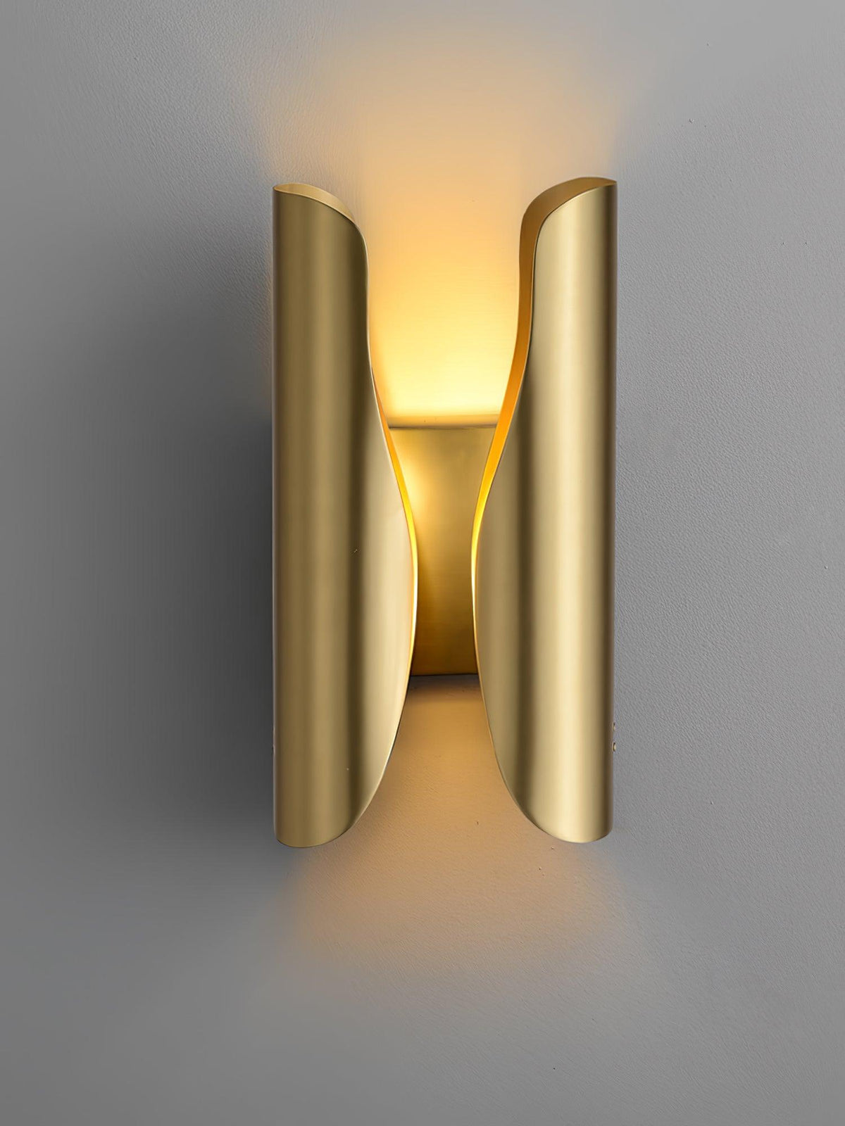 Verrenlyn Brass Wall Light-Moonnatur