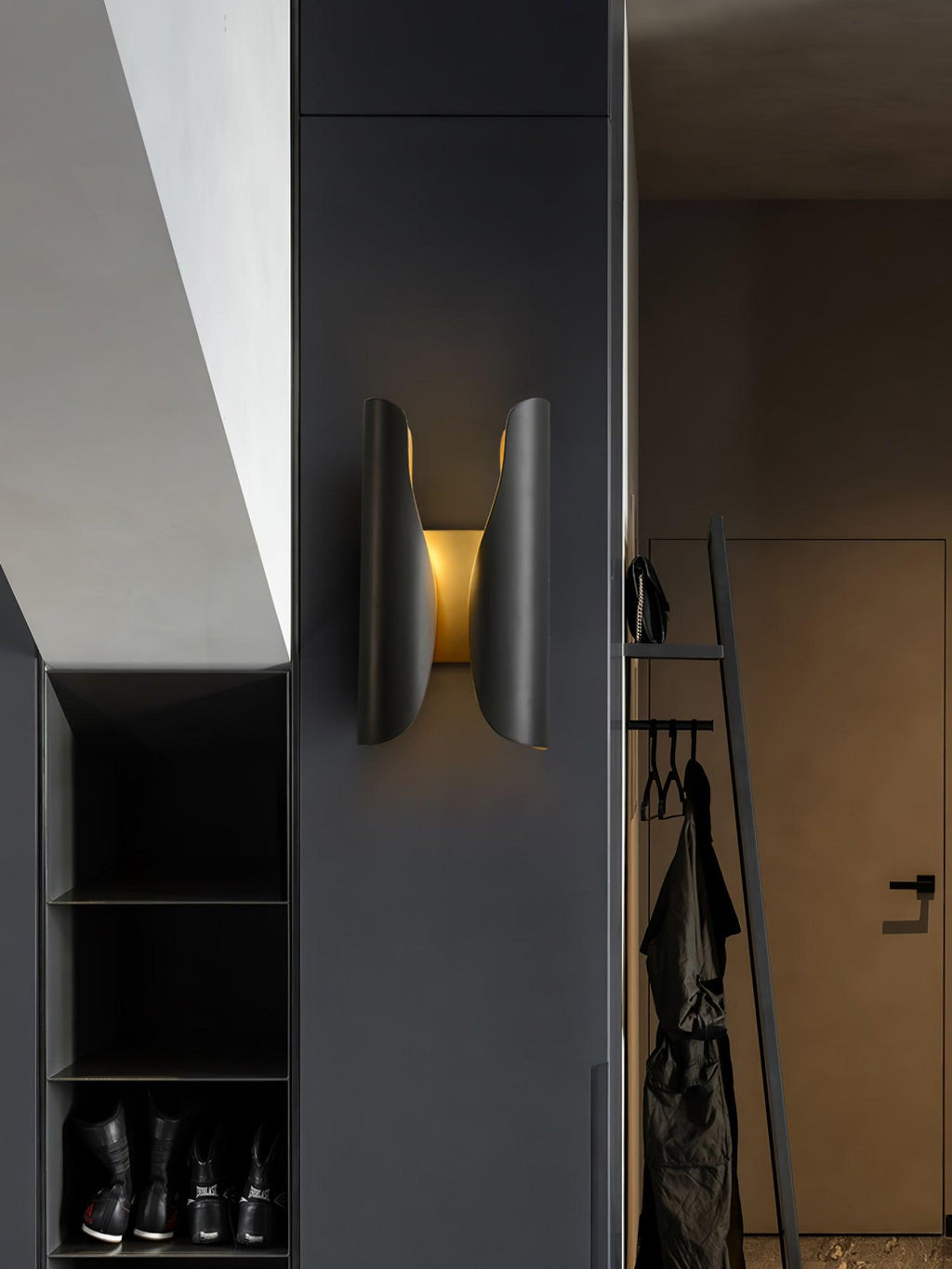 Verrenlyn Brass Wall Light-Moonnatur