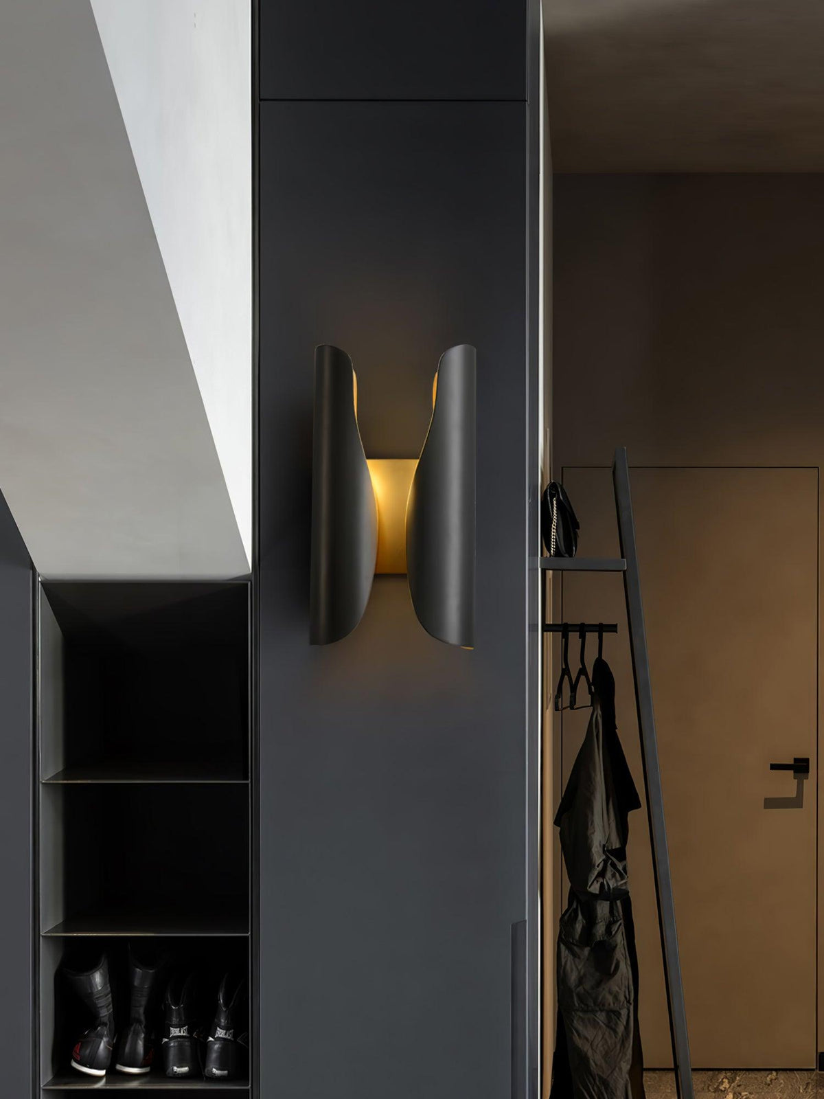 Verrenlyn Brass Wall Light-Moonnatur