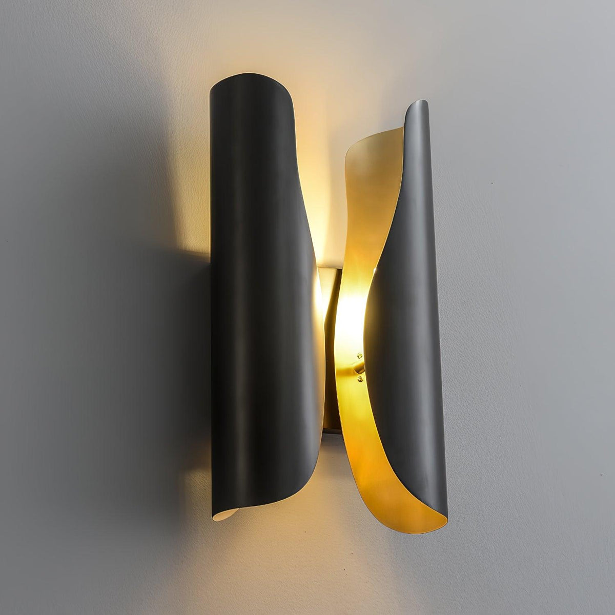 Verrenlyn Brass Wall Light-Moonnatur
